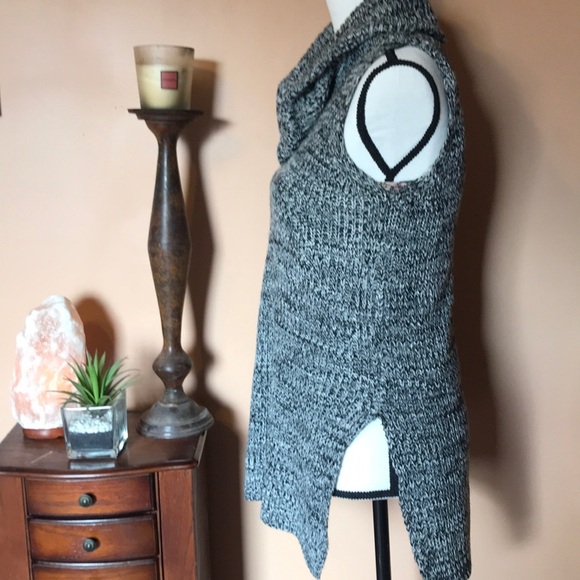 Turtle neck sleeveless sweater - Picture 6 of 7